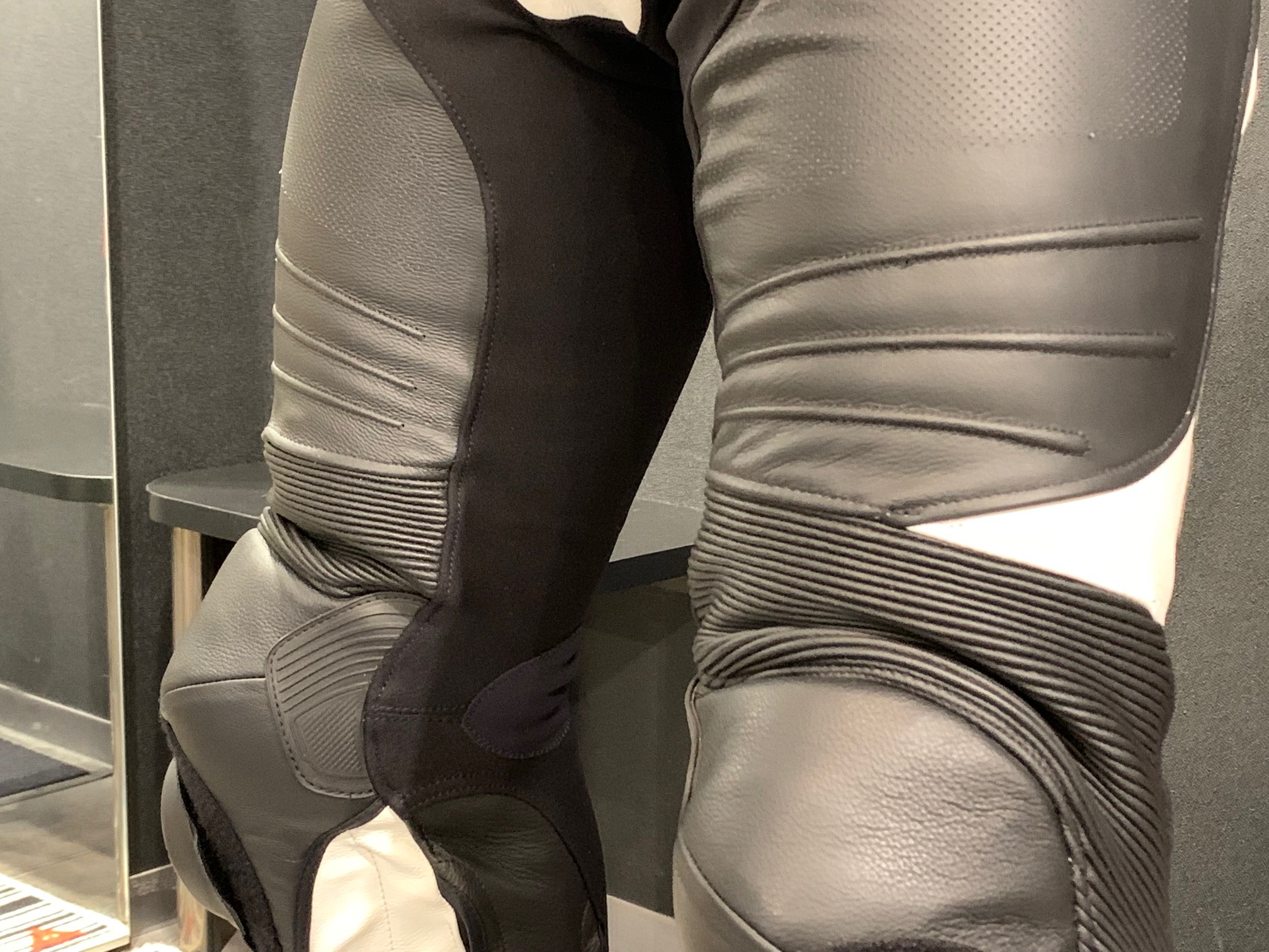 ワンピーススーツとジャケットとパンツのサイズ感について